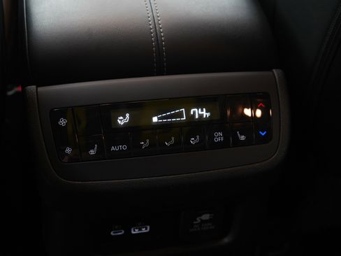 Used 2024 Nissan Pathfinder Platinum AWD/4WD image 23