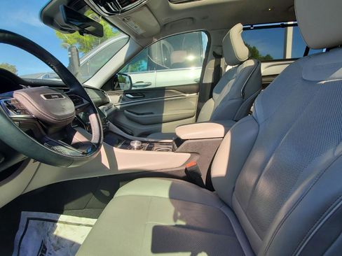 Used 2021 Jeep Grand Cherokee L Overland w/ Advanced Protech Group III image 3