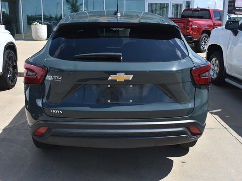Used 2025 Chevrolet Trax LS w/ LS Convenience Package FWD image 5