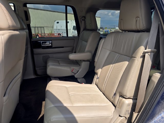 Used 2017 Lincoln Navigator Select AWD/4WD image 13