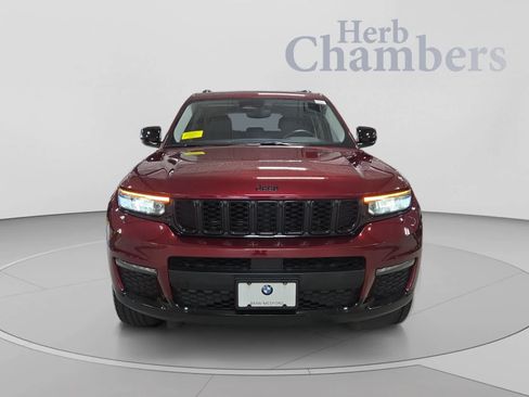 Used 2022 Jeep Grand Cherokee L Limited w/ Black Appearance Package AWD/4WD image 2