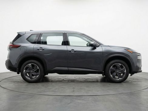 Used 2025 Nissan Rogue SV FWD image 10