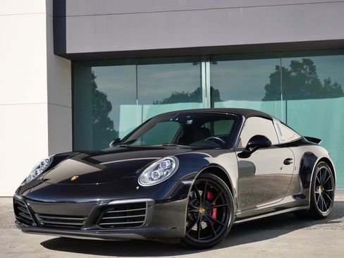 Used 2017 Porsche 911 Targa 4S image 3