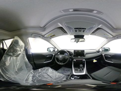 New 2025 Toyota RAV4 XLE image 33