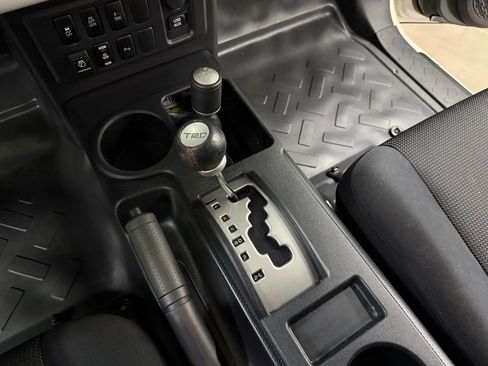 Used 2014 Toyota FJ Cruiser 4WD image 17