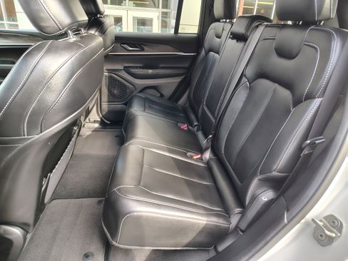 Certified 2024 Jeep Grand Cherokee Limited image 23