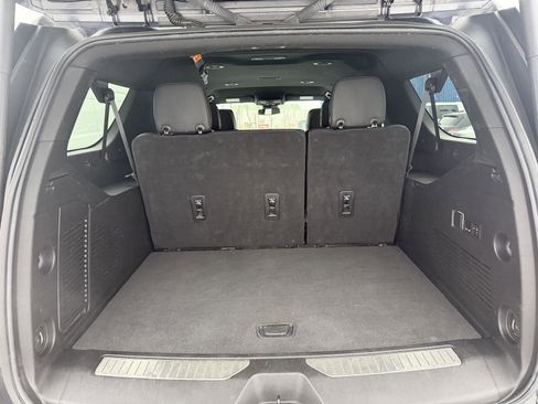 Used 2023 Chevrolet Suburban Premier image 42