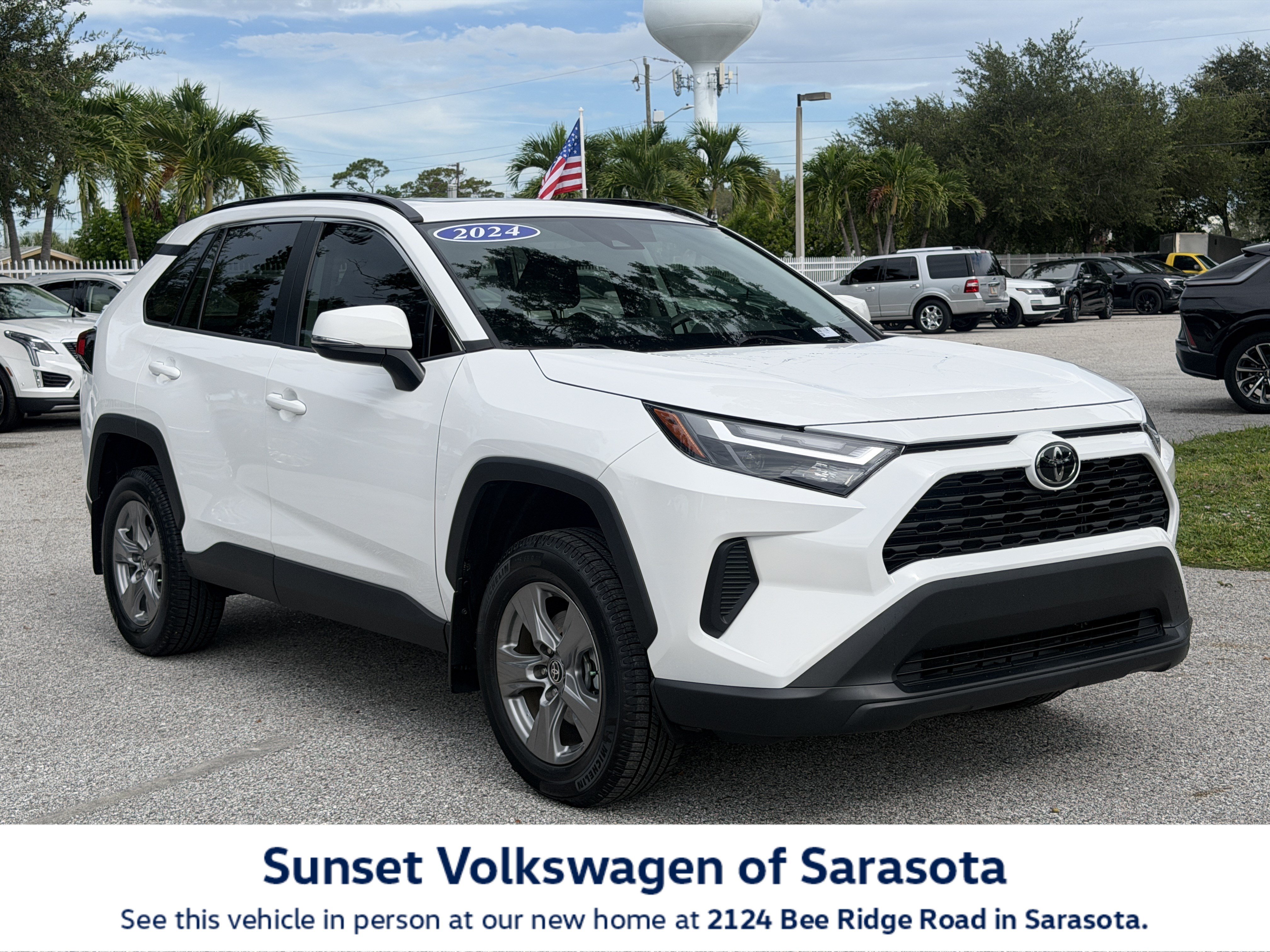 Used 2024 Toyota RAV4 XLE w/ Convenience Package FWD image 1