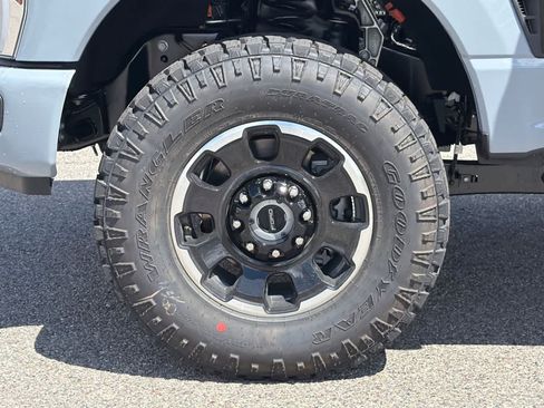 Used 2026 Ford F350 Platinum w/ Tremor Off-Road Package AWD/4WD image 26