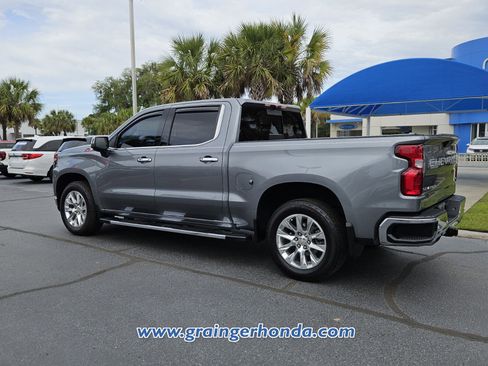 Used 2022 Chevrolet Silverado 1500 LTZ w/ LTZ Convenience Package II AWD/4WD image 3