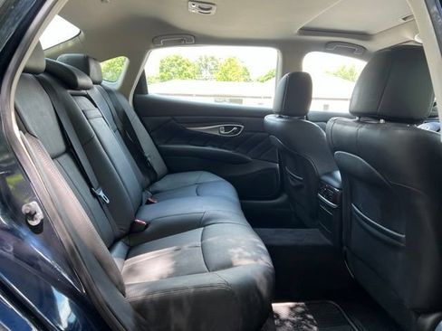 Used 2017 INFINITI Q70 L 3.7 AWD/4WD image 18