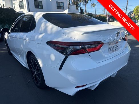 Used 2023 Toyota Camry SE image 4