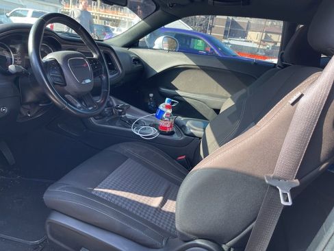 Used 2023 Dodge Challenger SXT image 5