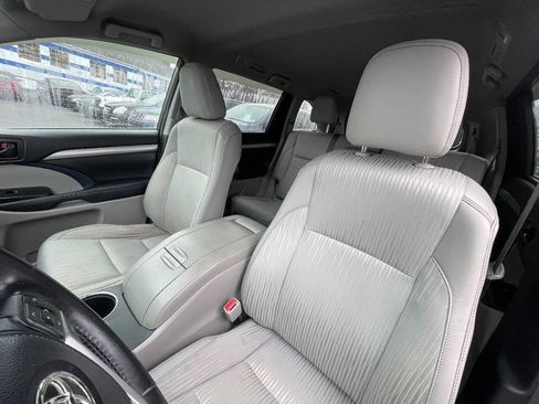 Used 2014 Toyota Highlander Plus AWD/4WD image 13