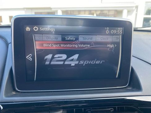 Used 2018 FIAT 124 Spider Lusso w/ Convenience Group image 33