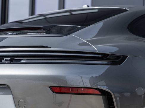 Used 2025 Porsche 911 GT3 RWD image 18