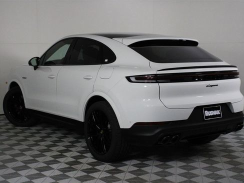 New 2026 Porsche Cayenne E-Hybrid image 3