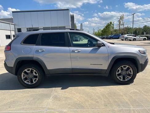 Used 2019 Jeep Cherokee Trailhawk w/ Comfort/Convenience Group image 3