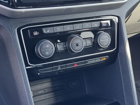 Used 2022 Volkswagen Atlas Cross Sport SE w/ Panoramic Sunroof Package FWD image 29