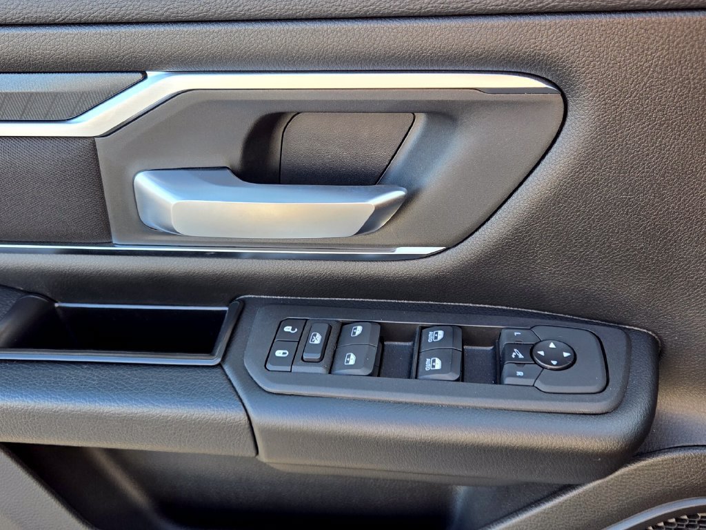 Used 2025 RAM 1500 Big Horn RWD image 31