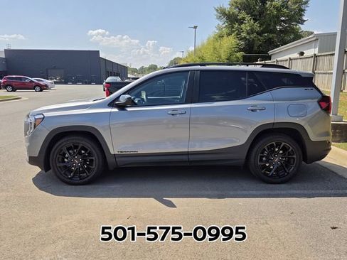 Used 2023 GMC Terrain SLE w/ Driver Convenience Package FWD image 2
