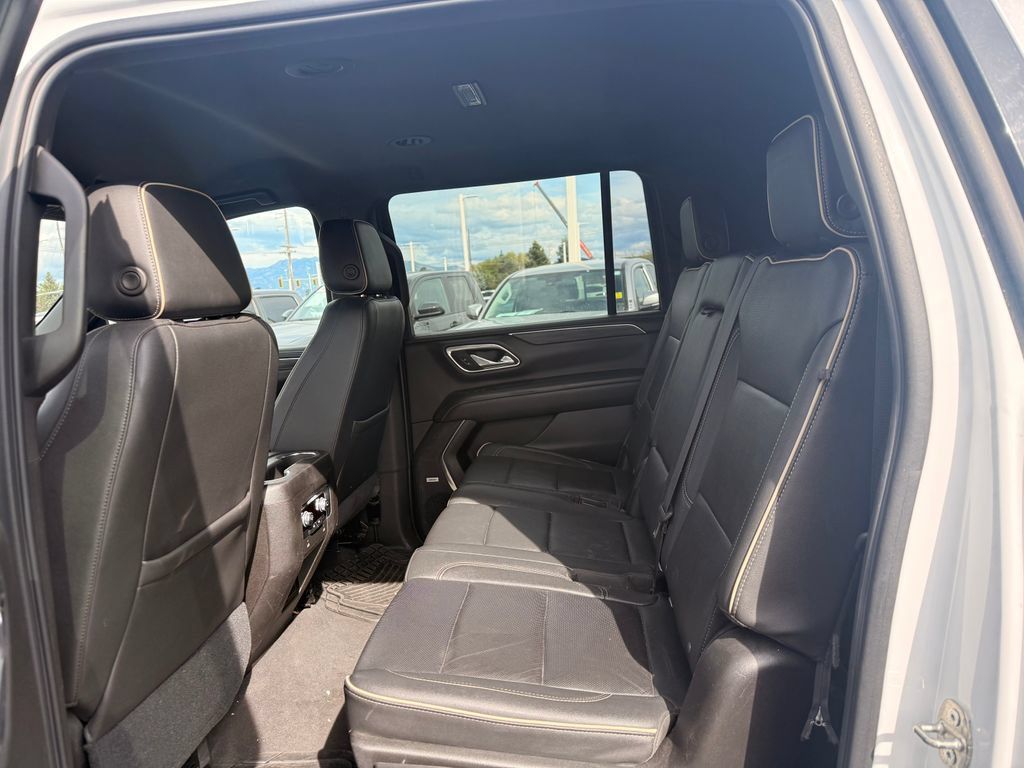 Used 2021 GMC Yukon XL SLT AWD/4WD image 5