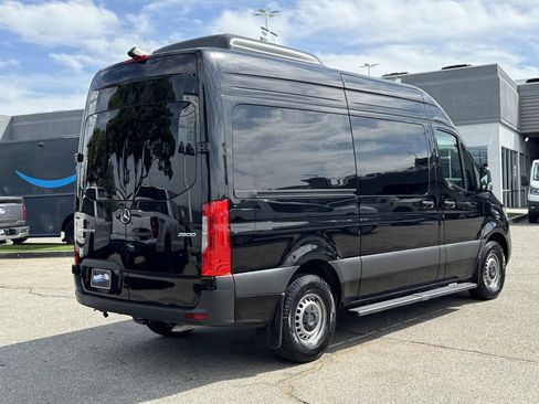 Used 2024 Mercedes-Benz Sprinter 2500 image 5