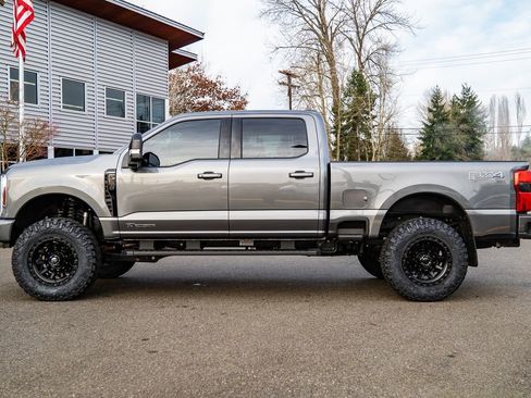 Used 2025 Ford F350 Lariat w/ Black Appearance Package image 8