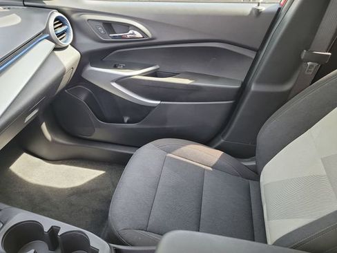 Certified 2024 Chevrolet Trax LS FWD image 32