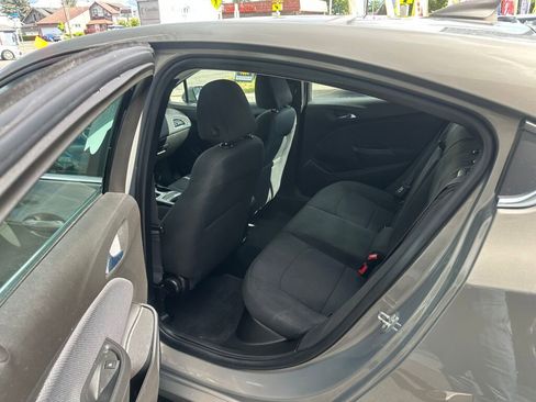 Used 2017 Chevrolet Cruze LT FWD image 12