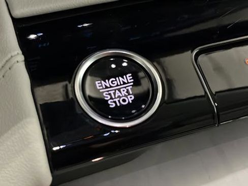 Used 2025 Lincoln Navigator Reserve image 23