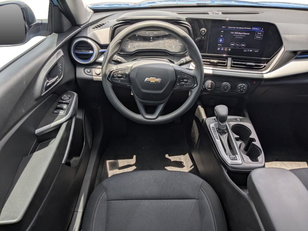 Used 2025 Chevrolet Trax LS w/ Driver Confidence Package FWD image 15