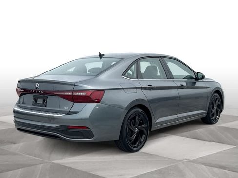 Used 2025 Volkswagen Jetta SE FWD image 8