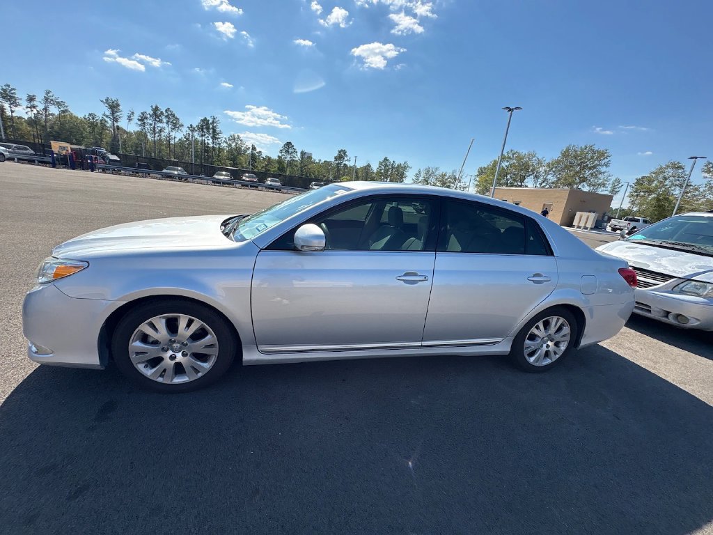 Used 2011 Toyota Avalon FWD image 4