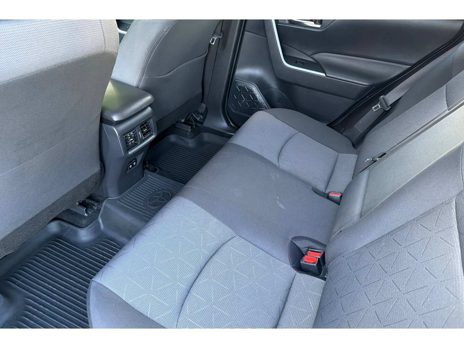 Used 2019 Toyota RAV4 XLE w/ Convenience Package AWD/4WD image 13