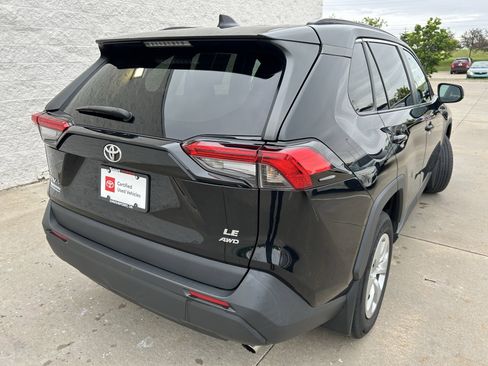 Used 2021 Toyota RAV4 LE AWD/4WD image 6