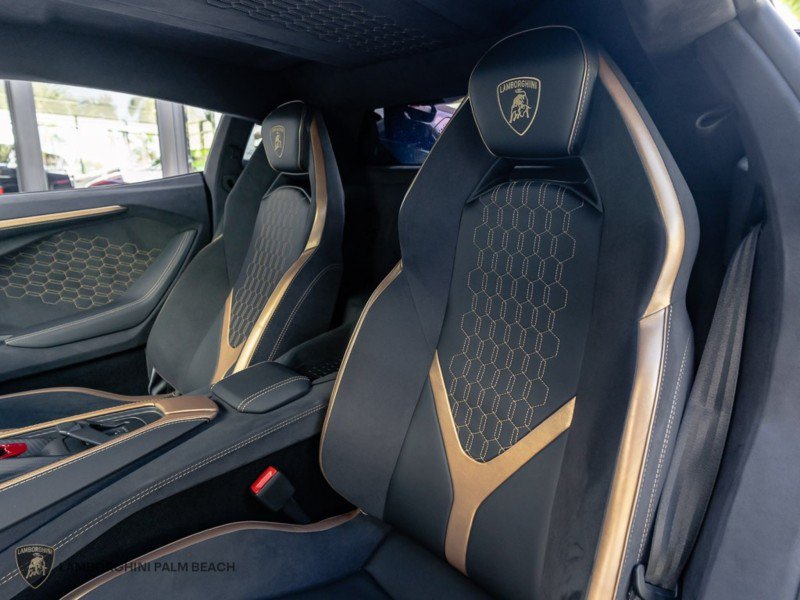 Used 2025 Lamborghini Revuelto AWD/4WD image 29
