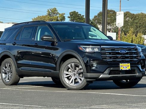 New 2026 Ford Explorer Active w/ Active Comfort Package image 2