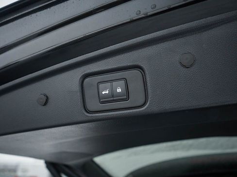 New 2025 Nissan Pathfinder SV image 9