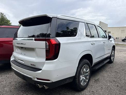 Used 2025 GMC Yukon Denali AWD/4WD image 3