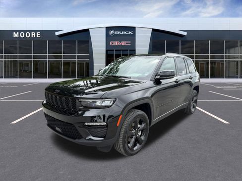 Used 2025 Jeep Grand Cherokee Limited w/ Black Appearance Package AWD/4WD image 7