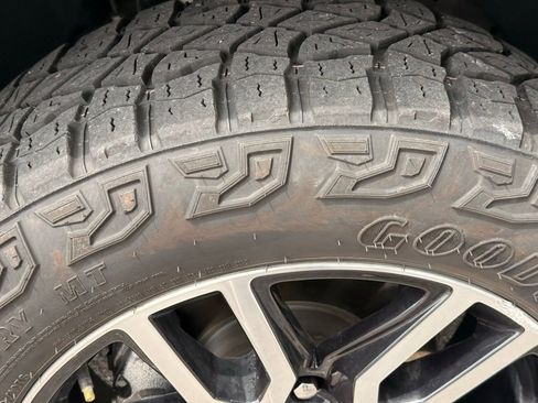 Used 2024 GMC Sierra 1500 AT4 w/ AT4 Carbonpro Edition AWD/4WD image 40