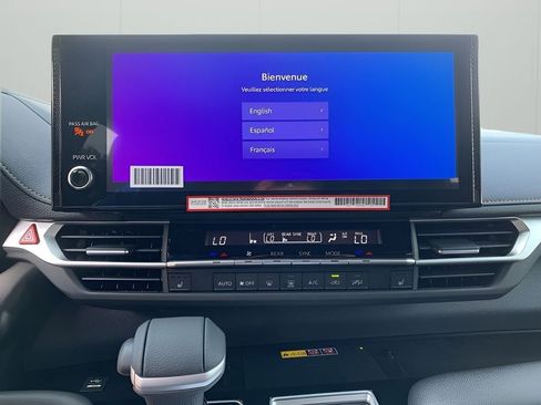 Used 2025 Toyota Sienna XLE Woodland Edition image 19