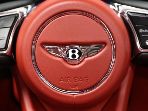 Used 2022 Bentley Bentayga AWD/4WD image 29