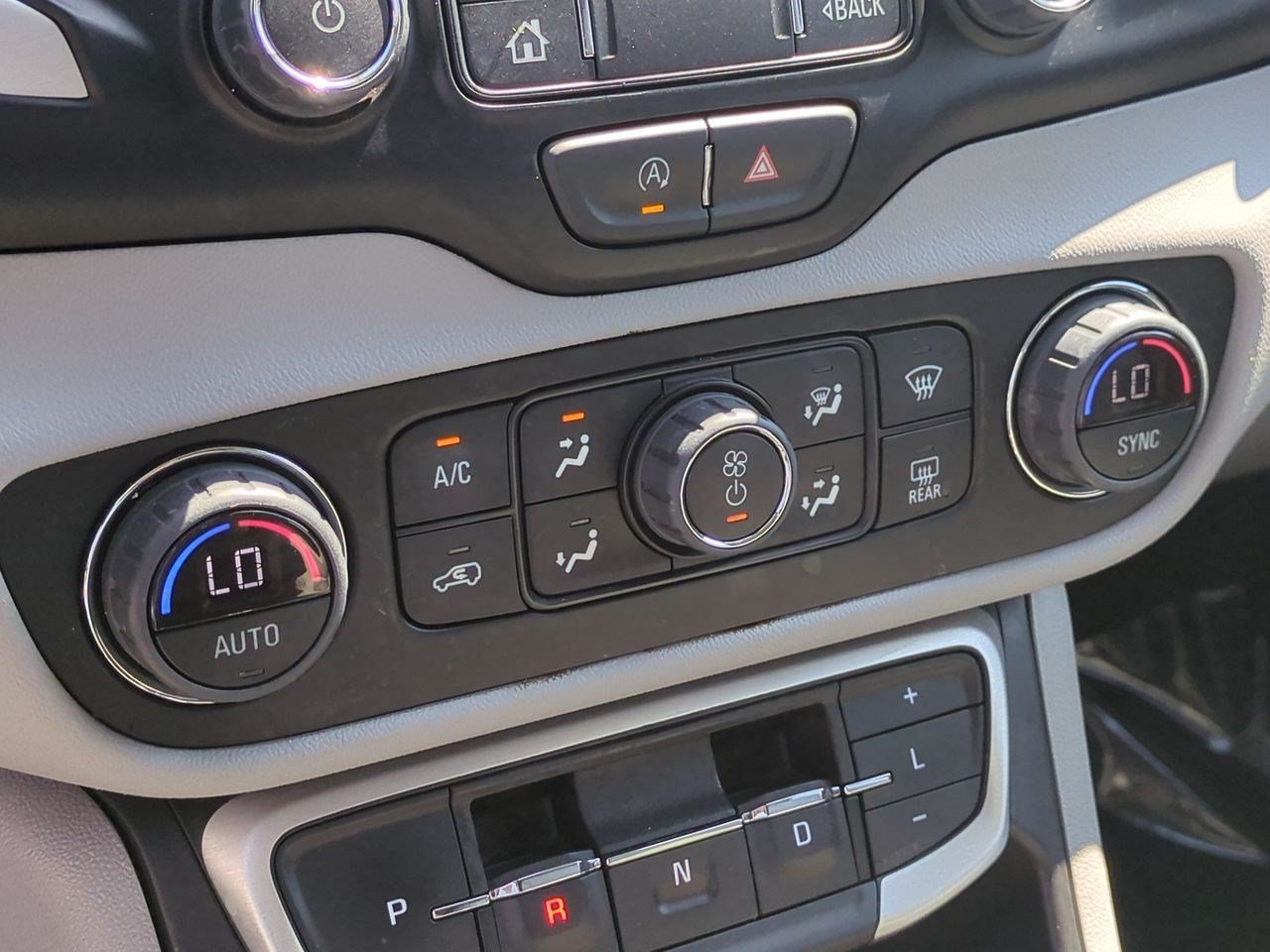 Used 2024 GMC Terrain SLT FWD image 25