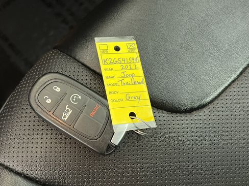 Used 2022 Jeep Cherokee Trailhawk w/ Premium Leather Package AWD/4WD image 31