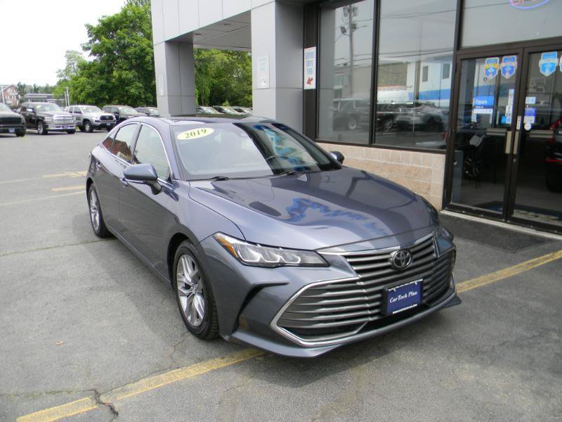 Used 2019 Toyota Avalon XLE w/ Moonroof Package FWD image 2