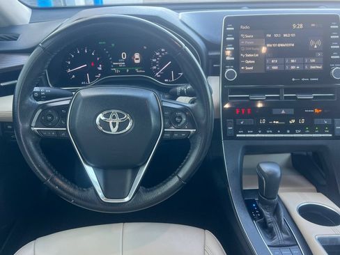Used 2019 Toyota Avalon XLE w/ Moonroof Package FWD image 11