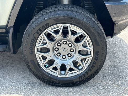 Used 2024 GMC Hummer EV 3X AWD/4WD image 12