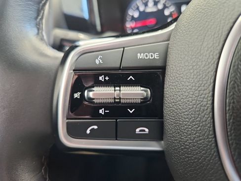 Used 2023 Kia Sorento AWD image 19